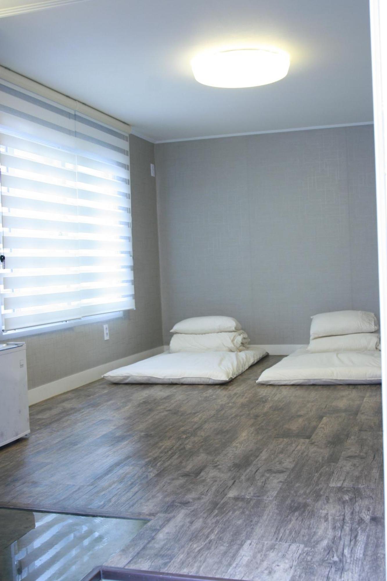 Crib 49 Guesthouse - Foreigner Only Seoul Phòng bức ảnh