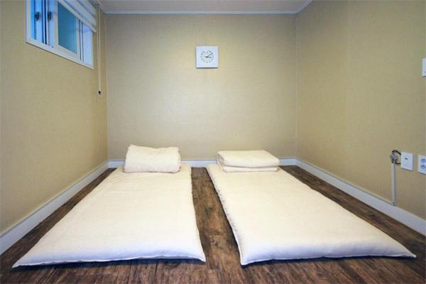 Crib 49 Guesthouse - Foreigner Only Seoul Phòng bức ảnh